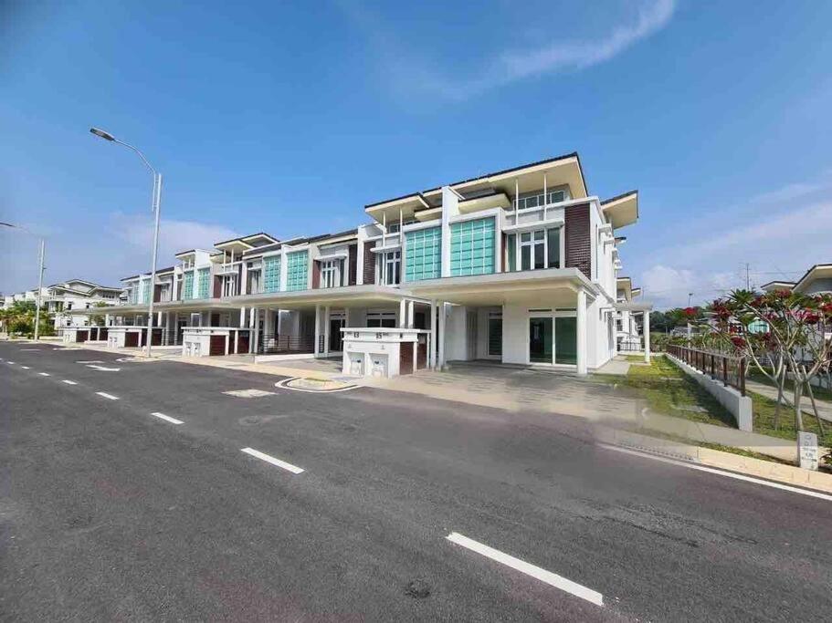 Luxury 2-Storey Terrace House Near Ioi City Mall Putrajaya Buitenkant foto